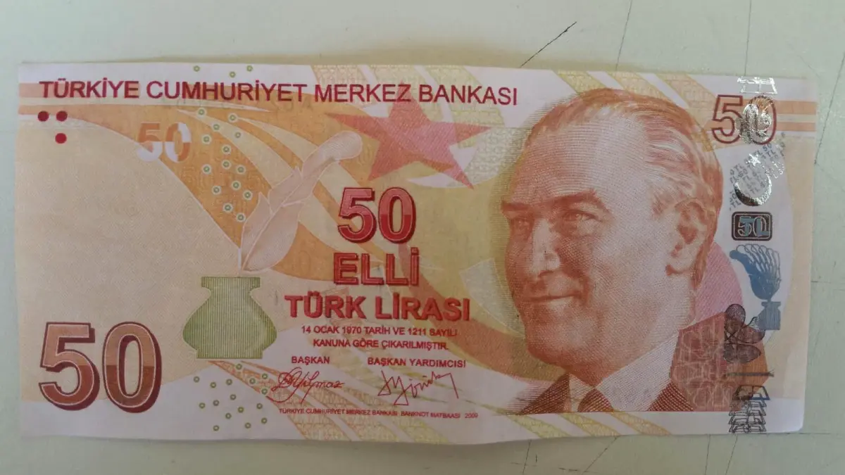Şeytanın bile aklına gelmez! Uyuşturucuları 50 liralık 2 banknotun arasına saklamış