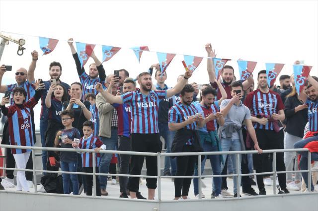 Trabzon'da büyük çılgınlık! Şampiyon, mabedine denizden çıkarma yaptı