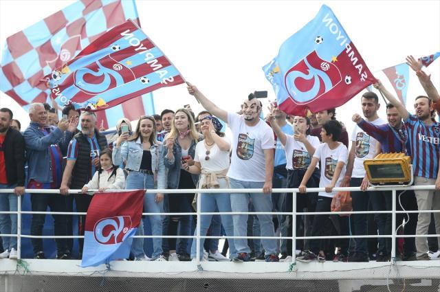 Trabzon'da büyük çılgınlık! Şampiyon, mabedine denizden çıkarma yaptı