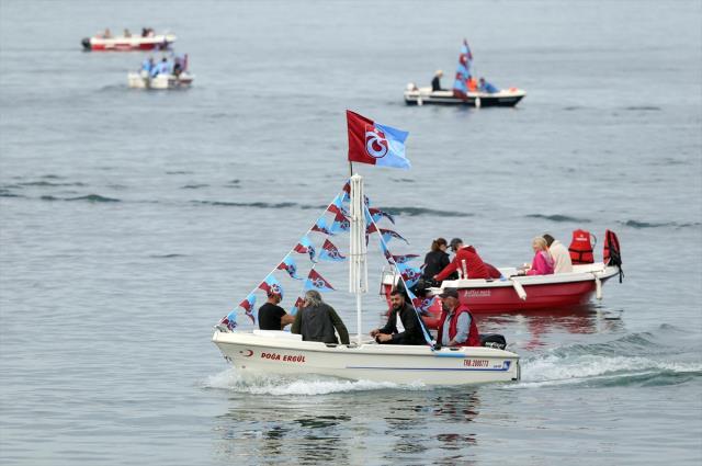 Trabzon'da büyük çılgınlık! Şampiyon, mabedine denizden çıkarma yaptı
