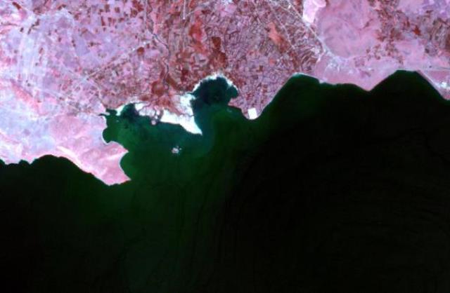 Van Gölü yağış azlığından buharlaşıyor! Gölün uydu görüntüsündeki şekli bile değişti Van Gölü yağış azlığından buharlaşıyor! Gölün uydu görüntüsündeki şekli bile değişti