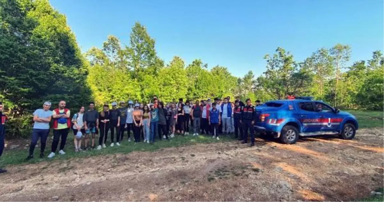 Doğa yürüyüşünde kaybolan üniversite öğrencilerini jandarma buldu