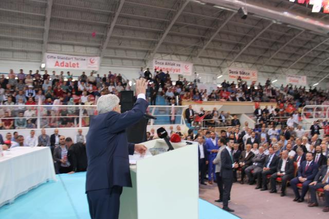 Fatih Erbakan'ın da katıldığı kongrede il başkanı 'Oyumuz yüzde 13.4' dedi, salon yıkıldı