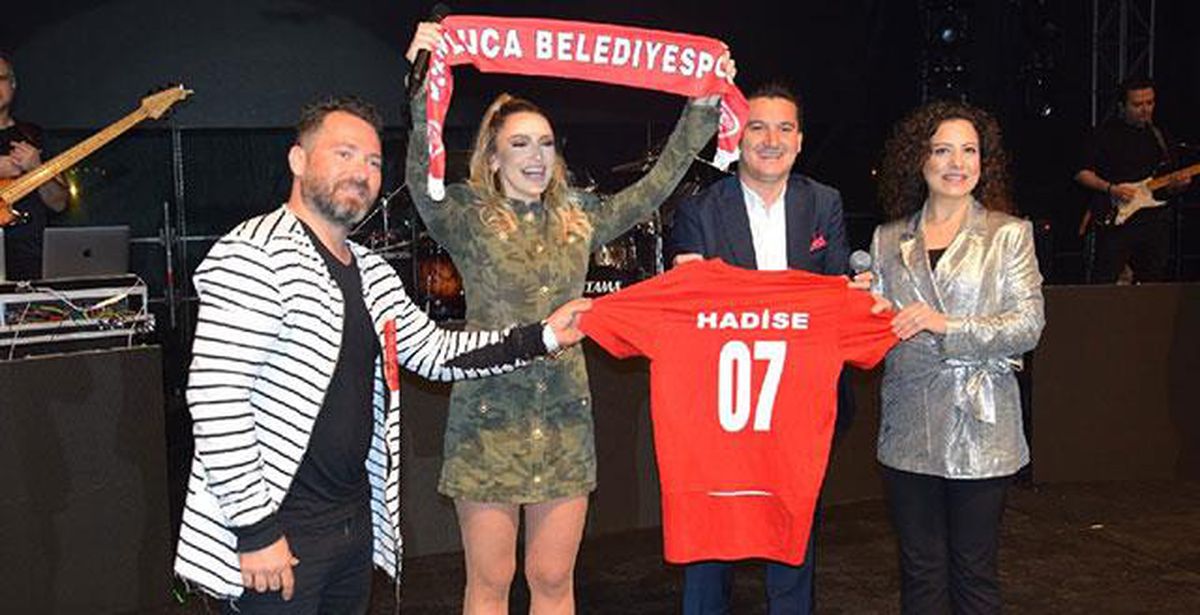 Hadise... DOMATES KRALİÇESİ SEÇİLDİ!