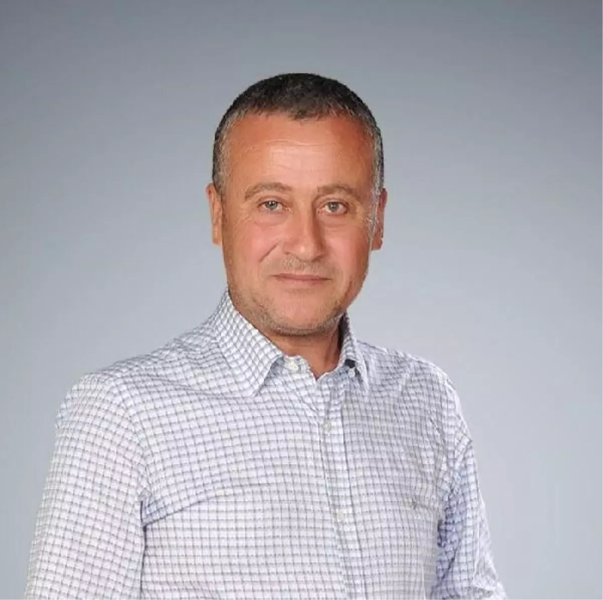 Son dakika... Otomobil bahçe duvarına çarptı: 2 ölü, 1 yaralı