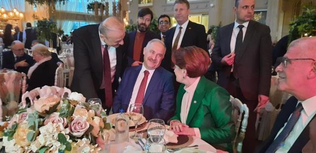 Siyasileri buluşturan düğün! Nikah şahidi olan Akşener, konuşma yaparken gözyaşlarını tutamadı Siyasileri buluşturan düğün! Nikah şahidi olan Akşener, konuşma yaparken gözyaşlarını tutamadı