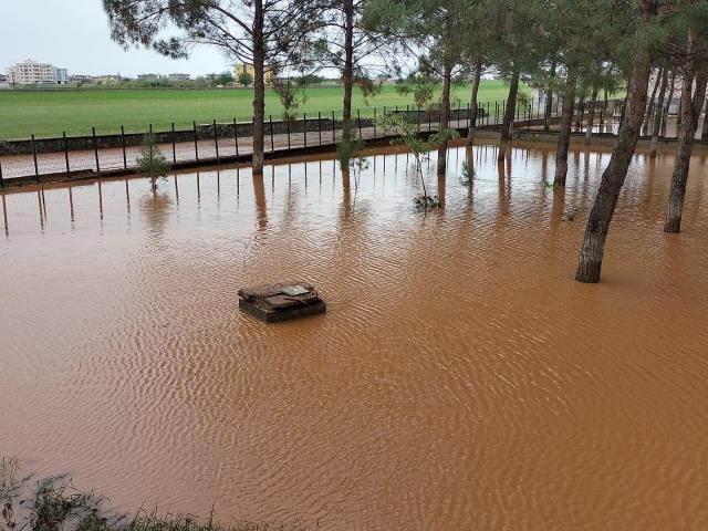 Türkiye yazı karşılamaya hazırlanırken, il ve ilçeleri sel suları bastı! İşte son durum