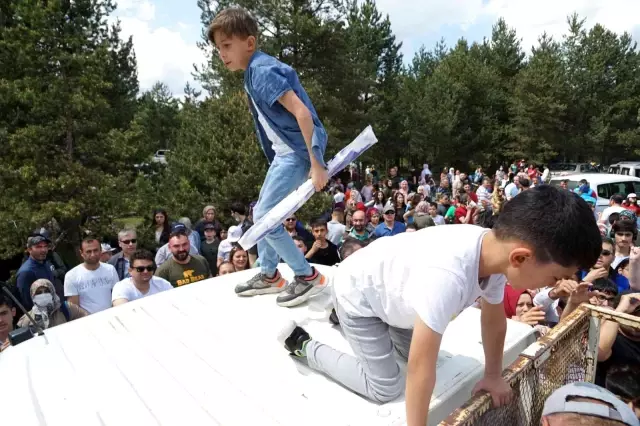 Eğlence kabusa döndü! Ücretsiz uçurtma yüzünden oluşan izdihamda çocuklar ezildi