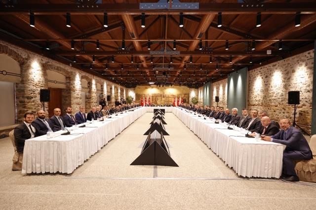 Konut sektörü temsilcileriyle bir araya gelen Bakan Nebati'den ilk mesaj: Vatandaşları rahatlatacak adımları görüştük Konut sektörü temsilcileriyle bir araya gelen Bakan Nebati'den ilk mesaj: Vatandaşları rahatlatacak adımları görüştük
