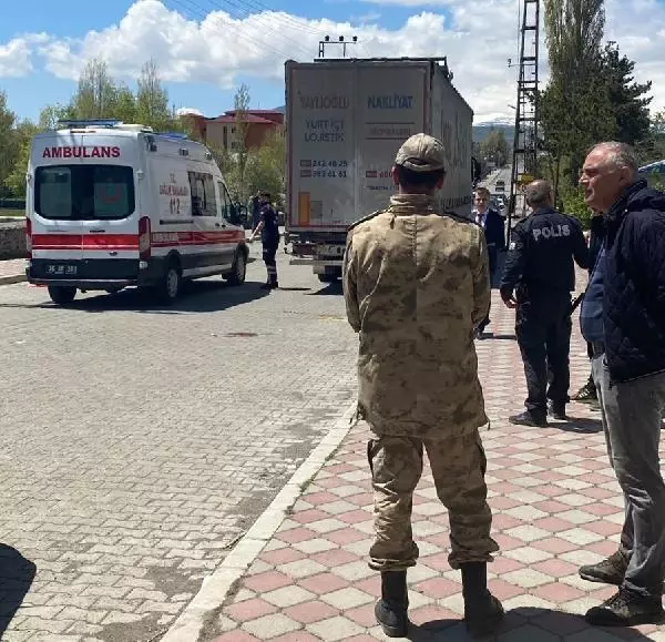 İki kardeş sokak ortasında infaz edildi, sağlık ekipleri hayata döndürmek için dakikalarca kalp masajı yaptı İki kardeş sokak ortasında infaz edildi, sağlık ekipleri hayata döndürmek için dakikalarca kalp masajı yaptı