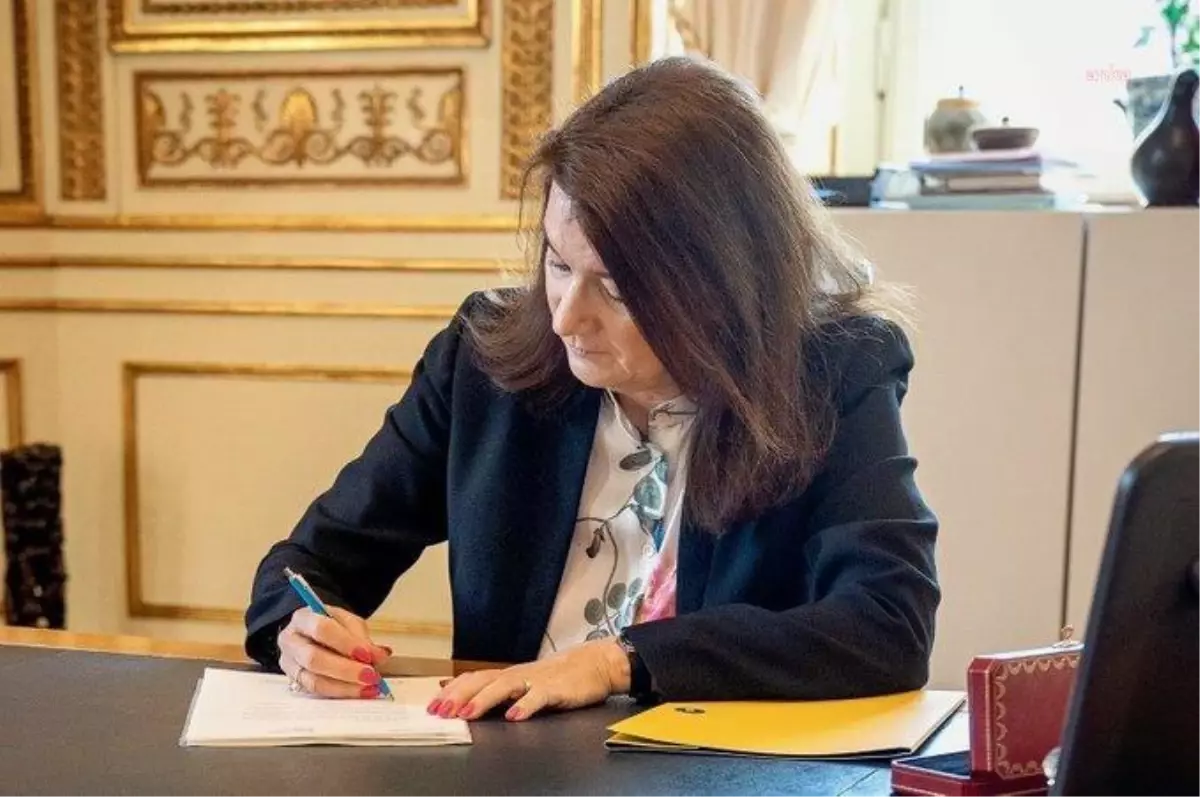 İsveç Dışişleri Bakanı Ann Linde, NATO'ya Üyelik Başvurusunu İmzaladığını Duyurdu