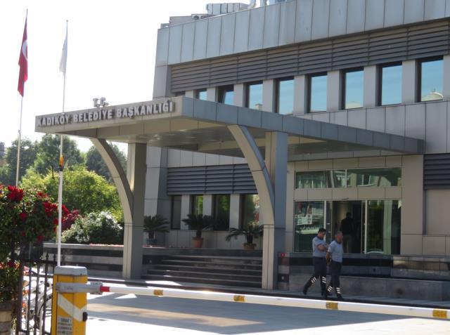 Kadıköy Belediyesi personellerinin evlerine düzenlenen rüşvet operasyonu kamerada Kadıköy Belediyesi personellerinin evlerine düzenlenen rüşvet operasyonu kamerada
