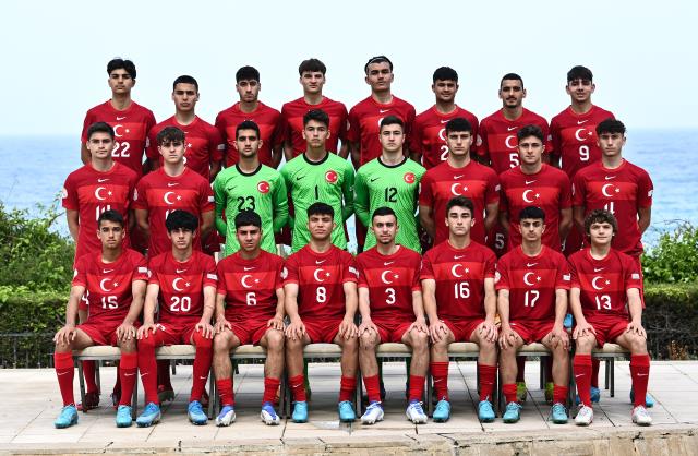 TRT Spor canlı izle! 17 Mayıs Türkiye-İspanya U17 maçı canlı izle! Türkiye - İspanya U17 Avrupa Şampiyonası canlı izle!