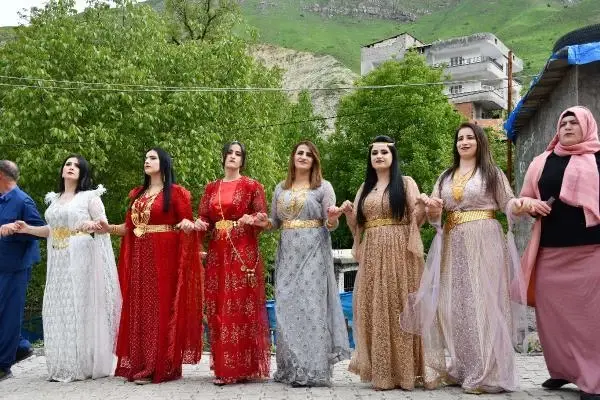 Aşiret lideri düğünler için limit koydu; uygulamaya kızından başladı