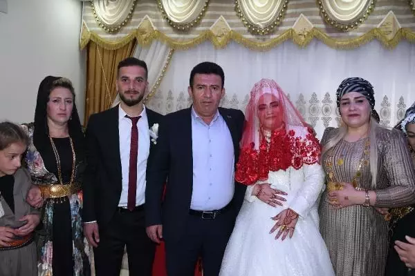 Aşiret lideri düğünler için limit koydu; uygulamaya kızından başladı