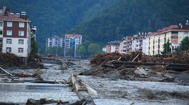 Bozkurt'taki selde 17 kişinin öldüğü, 3 kişinin kaybolduğu Ölçer Apartmanı'nın müteahhidi tahliye edildi