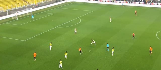 Gençlerin derbisinde kazanan Galatasaray! Herkes Fenerbahçe'nin yediği golü konuşuyor Gençlerin derbisinde kazanan Galatasaray! Herkes Fenerbahçe'nin yediği golü konuşuyor