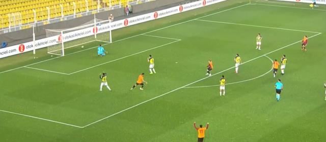 Gençlerin derbisinde kazanan Galatasaray! Herkes Fenerbahçe'nin yediği golü konuşuyor Gençlerin derbisinde kazanan Galatasaray! Herkes Fenerbahçe'nin yediği golü konuşuyor