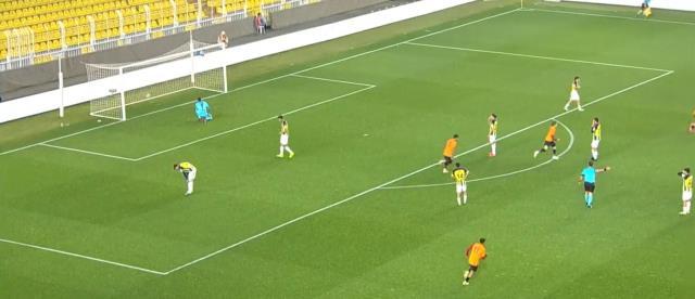 Gençlerin derbisinde kazanan Galatasaray! Herkes Fenerbahçe'nin yediği golü konuşuyor Gençlerin derbisinde kazanan Galatasaray! Herkes Fenerbahçe'nin yediği golü konuşuyor