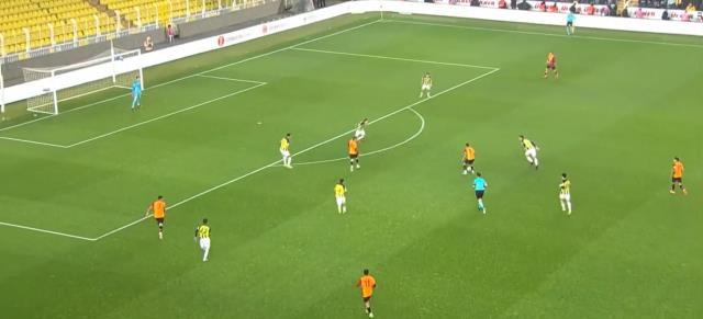 Gençlerin derbisinde kazanan Galatasaray! Herkes Fenerbahçe'nin yediği golü konuşuyor Gençlerin derbisinde kazanan Galatasaray! Herkes Fenerbahçe'nin yediği golü konuşuyor