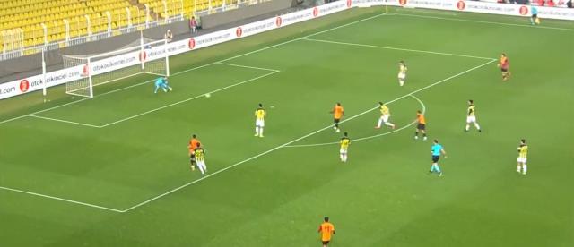 Gençlerin derbisinde kazanan Galatasaray! Herkes Fenerbahçe'nin yediği golü konuşuyor Gençlerin derbisinde kazanan Galatasaray! Herkes Fenerbahçe'nin yediği golü konuşuyor