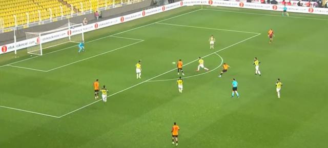 Gençlerin derbisinde kazanan Galatasaray! Herkes Fenerbahçe'nin yediği golü konuşuyor Gençlerin derbisinde kazanan Galatasaray! Herkes Fenerbahçe'nin yediği golü konuşuyor