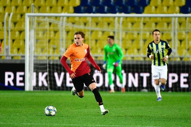 Gençlerin derbisinde kazanan Galatasaray! Herkes Fenerbahçe'nin yediği golü konuşuyor Gençlerin derbisinde kazanan Galatasaray! Herkes Fenerbahçe'nin yediği golü konuşuyor