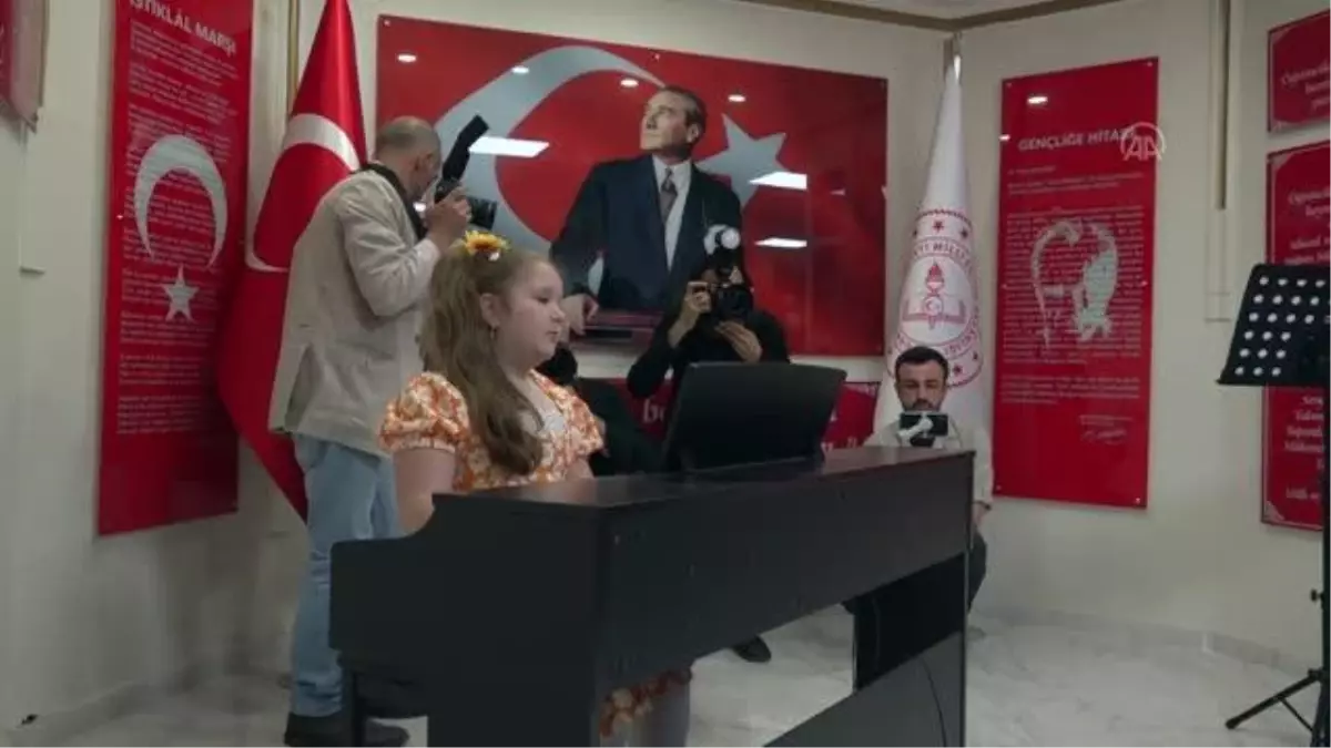 'Müziğin muhteşem çocuğu' görme engelli Ada'nın üstün yeteneği, BİLSEM'de keşfedildi (1)