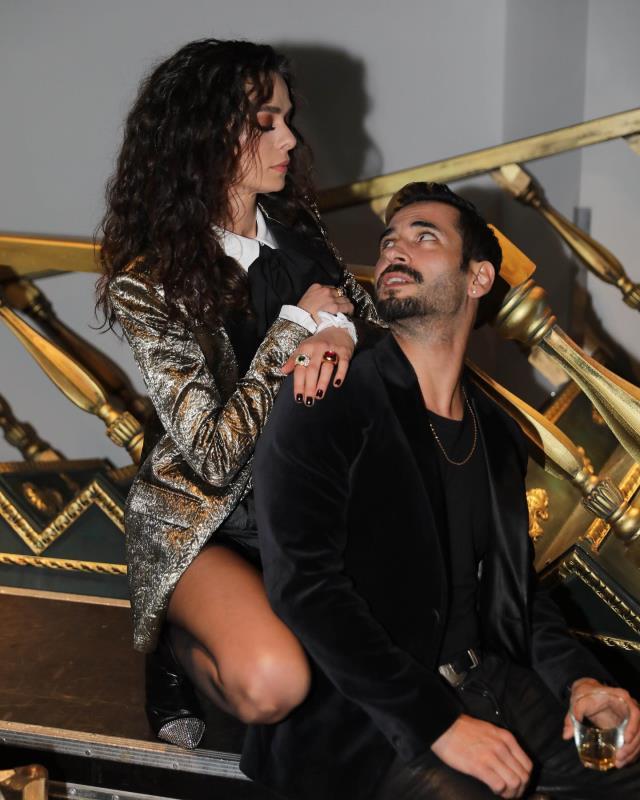 Oyuncu Özge Özpirinçci'nin gözlerden uzak büyüttüğü kızı ilk kez görüntülendi