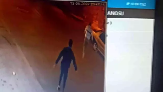 Satırlı, bıçaklı gaspçıyı market çalışanı böyle kovaladı Satırlı, bıçaklı gaspçıyı market çalışanı böyle kovaladı