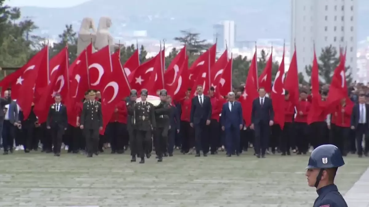 Vatandaşlar Anıtkabir'i ziyaret etti (2)