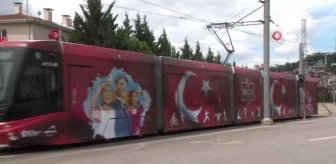Bu tramvay ile 19 Mayıs coşkusu her yere taşındı: Atatürk'ün en sevdiği şarkılar tramvayda seslendirildi
