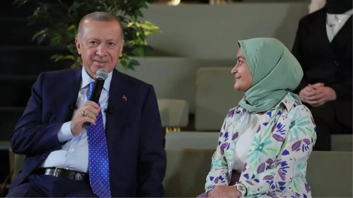 Cumhurbaşkanı Erdoğan, cezaevine girerken doldurduğu kasetin içinde yer alan Nurullah Genç'in Beni Yakışına şiirini okudu