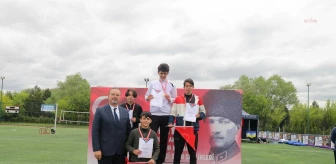 Eskişehir Büyükşehir'in Spor Şenliklerinde Şampiyonlar Kupa ve Madalyalarını Aldı