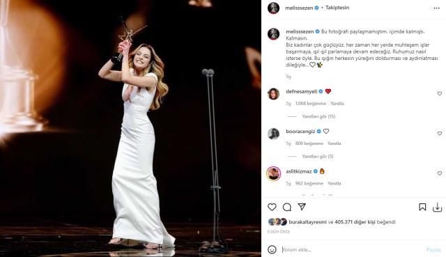 Melis Sezen'e hediye gönderen Gülşen, yazdığı notla eski vekil Ahmet Çakar'a gönderme yaptı: Göğsünü gere gere giy Melis Sezen'e hediye gönderen Gülşen, yazdığı notla eski vekil Ahmet Çakar'a gönderme yaptı: Göğsünü gere gere giy