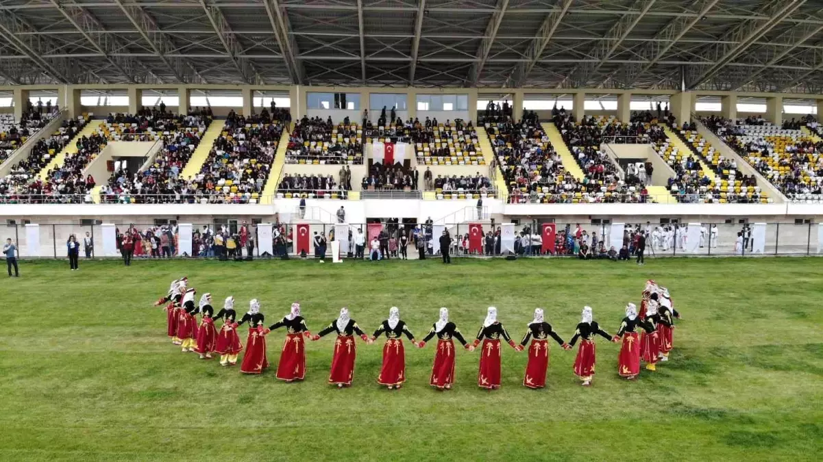 Muş'ta 19 Mayıs coşkuyla kutlandı