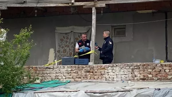 Kan donduran olay! 15 yaşındaki çocuk pompalı tüfekle annesini öldürüp, 3 komşuyu yaraladı Kan donduran olay! 15 yaşındaki çocuk pompalı tüfekle annesini öldürüp, 3 komşuyu yaraladı