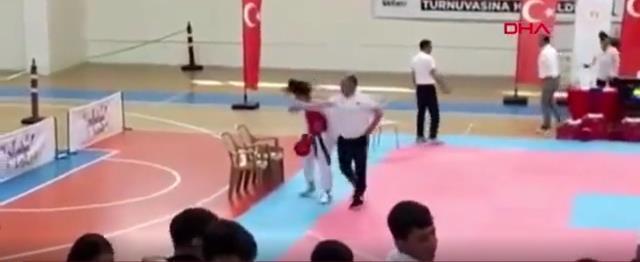 19 Mayıs'ta büyük rezillik! Sporcusunun elenmesine kızan antrenör, genç kızı uluorta tokatladı 19 Mayıs'ta büyük rezillik! Sporcusunun elenmesine kızan antrenör, genç kızı uluorta tokatladı