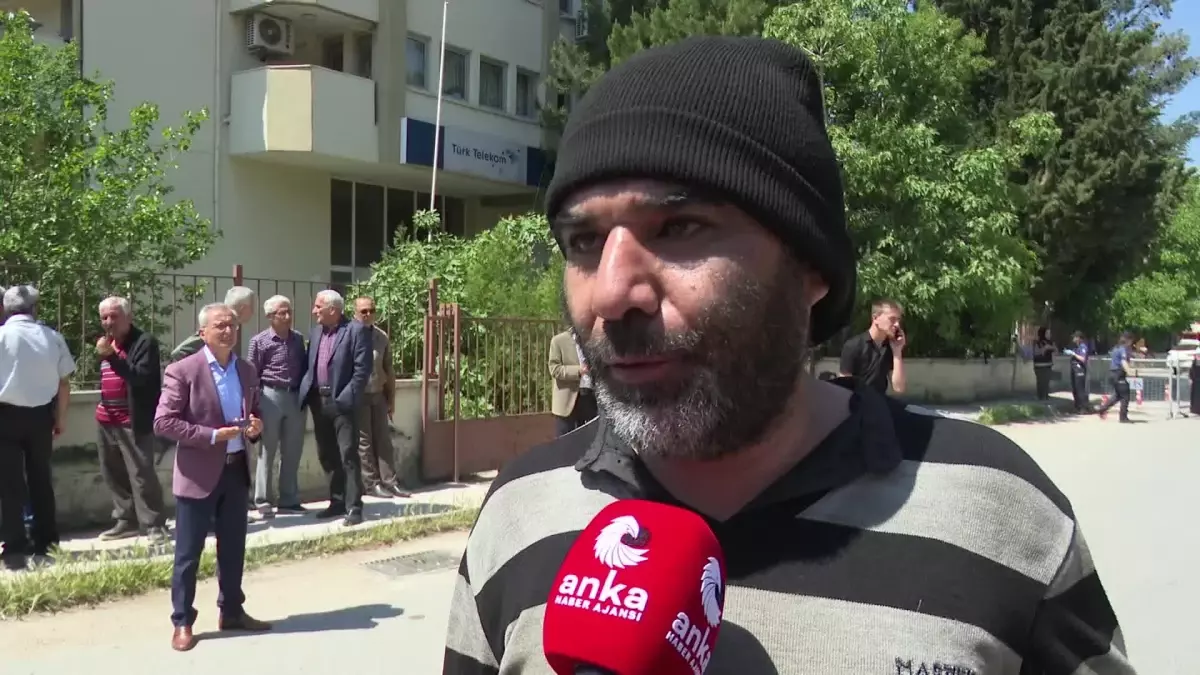 Burdur'da CHP'ye Üye Olan Kaynakçı Akkoyun: 'Ayakkabı Bile Alamıyoruz'