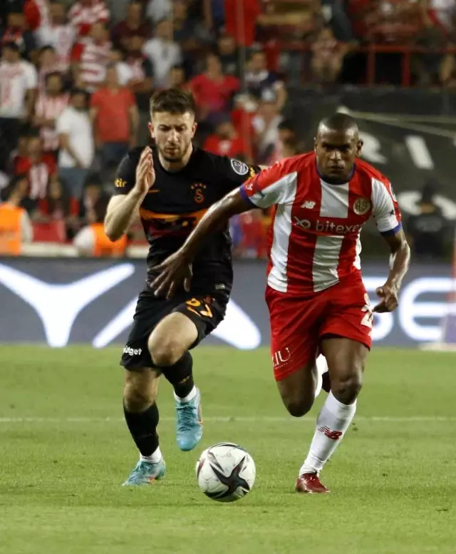Galatasaray sezonun son maçında Antalyaspor ile 1-1 berabere kaldı