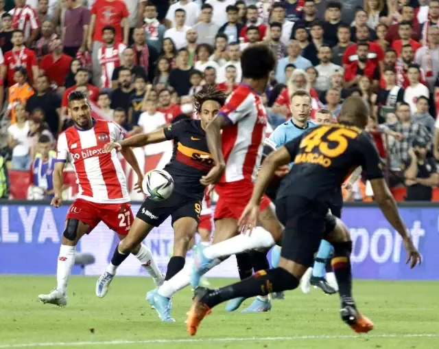 Galatasaray sezonun son maçında Antalyaspor ile 1-1 berabere kaldı