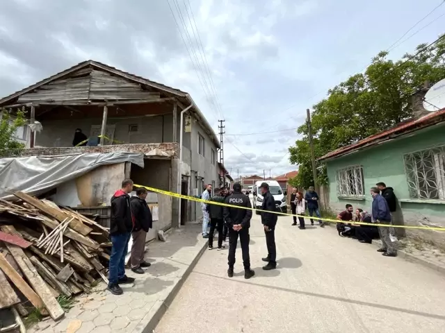 Annesini öldüren 15 yaşındaki çocuğun ilk ifadesi: 'İlişkim sizi ilgilendirmez' deyince sinirlendim Annesini öldüren 15 yaşındaki çocuğun ilk ifadesi: 'İlişkim sizi ilgilendirmez' deyince sinirlendim