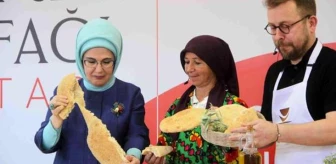 Cumhurbaşkanı Erdoğan'ın eşi Emine Erdoğan yemek yaptı, ustalardan tam not aldı
