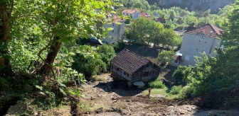 Sinop'ta heyelan: 2 ev ve 1 samanlıkta zarar oluştu
