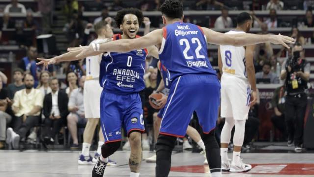 Son Dakika: Euroleague'de tarih yazdık! Real Madrid'i deviren Anadolu Efes üst üste 2. kez Avrupa şampiyonu
