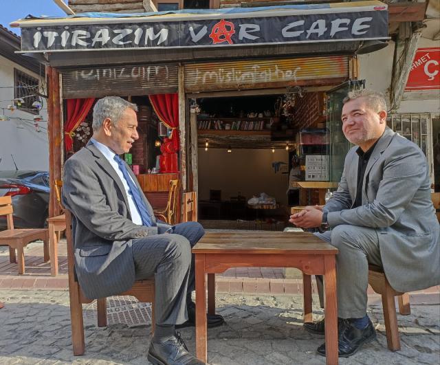 Bülent Arınç, bu kez siyasilerin üslubunu eleştirdi: Anadolu'da bu kelimelerden cinayet işlenirdi Bülent Arınç, bu kez siyasilerin üslubunu eleştirdi: Anadolu'da bu kelimelerden cinayet işlenirdi