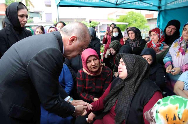 Cumhurbaşkanı Erdoğan, otobüs kazasında ölen gencin cenazesine katıldı: Şoförle ilgili gereken yapılacak