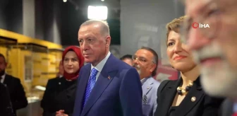 Cumhurbaşkanı Erdoğan, Türk Müziği Tarihi Sergisi'nde eşyaları bulunan sanatçı aileleriyle sohbet etti