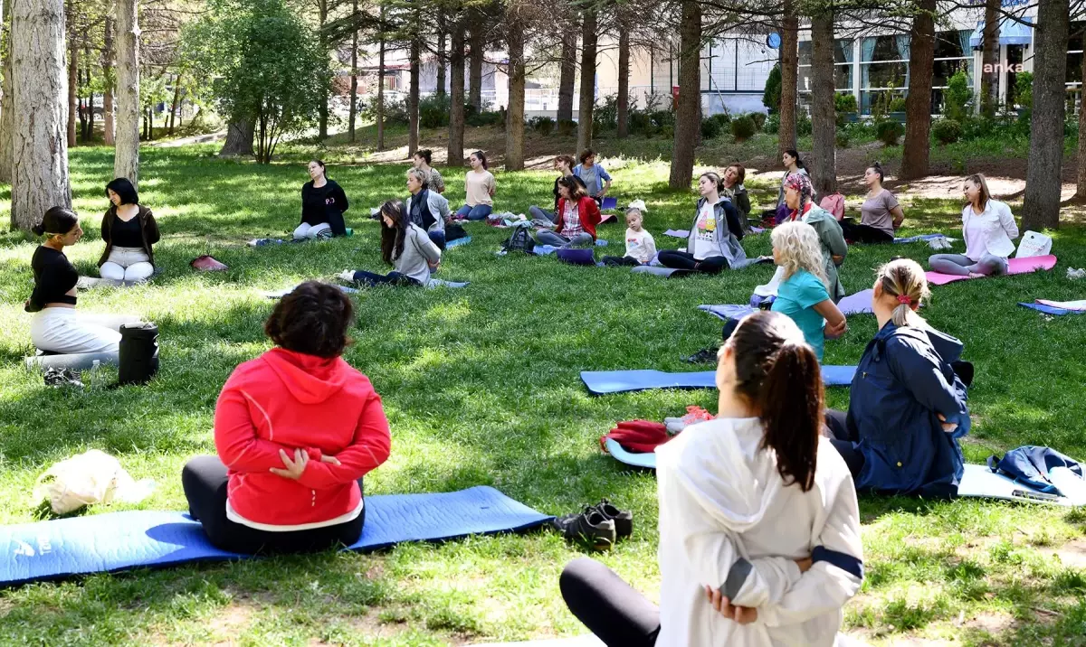 Tepebaşı Belediyesi'nden Açık Havada Yoga Etkinliği
