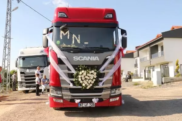 Tırlardan oluşan düğün konvoyuna 8 bin TL ceza Tırlardan oluşan düğün konvoyuna 8 bin TL ceza